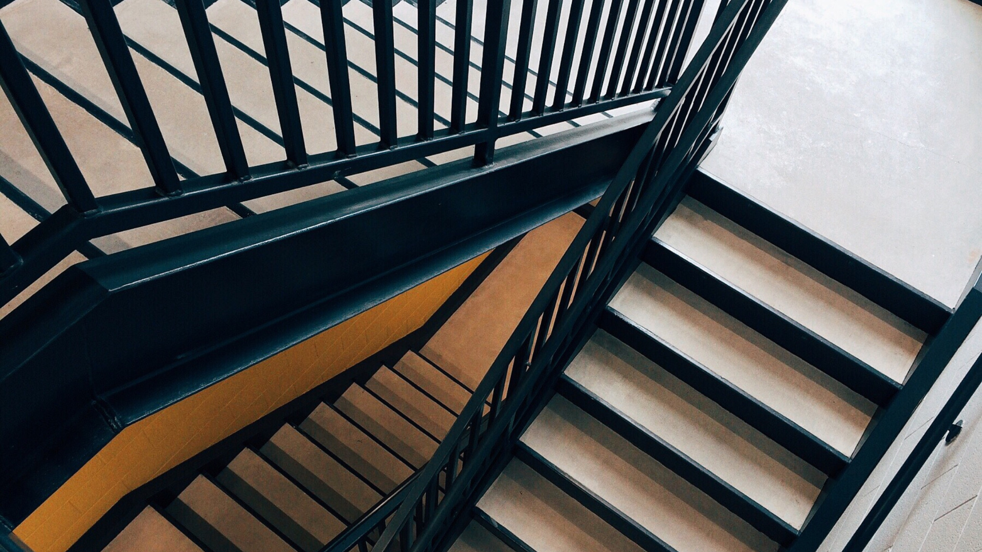 CAGE D'ESCALIER